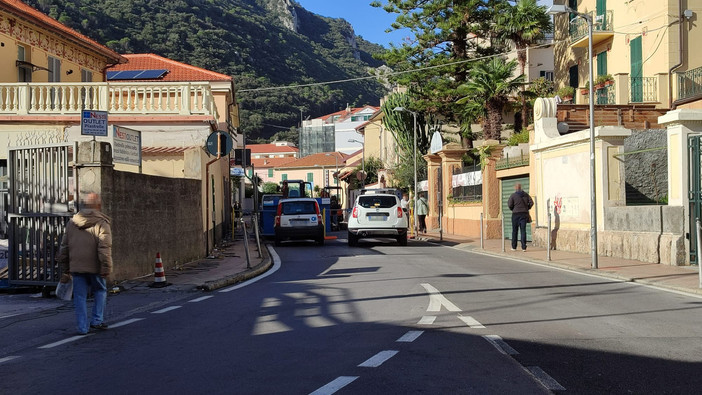 Finale, a metà settimana riaprirà via Brunenghi. Da lunedì 20 novembre chiusa la strettoia Finale, a metà settimana riaprirà via Brunenghi. Da lunedì 20 novembre chiusa la strettoia
