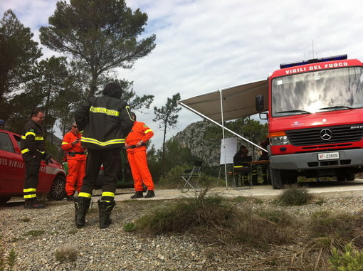 Escursionisti sorpresi dal buio sulle alture di Ceriale e Borghetto: intervento dei vigili del fuoco e del Soccorso Alpino Escursionisti sorpresi dal buio sulle alture di Ceriale e Borghetto: intervento dei vigili del fuoco e del Soccorso Alpino