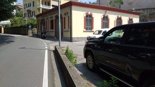 Aggredita e scippata in pieno giorno a Celle. Sindaco Mordeglia: "Grande solidarietà, esagerato però dare colpe al comune"