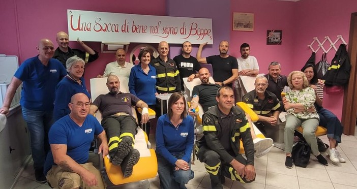 "Una sacca di bene nel segno di Beppe": l'omaggio dell'Avis Ceriale e dei Vigili del Fuoco a Giuseppe Capiaghi "Una sacca di bene nel segno di Beppe": l'omaggio dell'Avis Ceriale e dei Vigili del Fuoco a Giuseppe Capiaghi