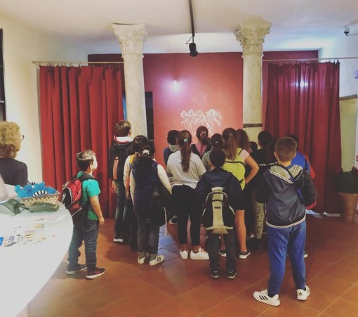 Albenga, i ragazzi dell'Istituto Comprensivo n.1 visitano il sito archeologico di San Calocero