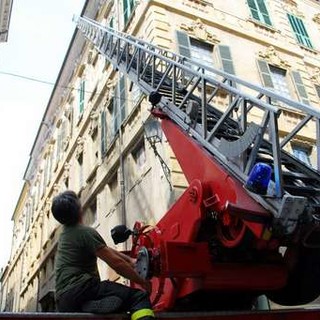 Borghetto, chiuso in casa non risponde ai familiari: intervento dei vigili del fuoco blocca l'Aurelia Borghetto, chiuso in casa non risponde ai familiari: intervento dei vigili del fuoco blocca l'Aurelia