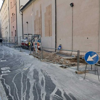 Savona, restyling di via Rossello: lavori a fasi per limitare i disagi. In via Mistrangelo fatti solo i test sui basoli Savona, restyling di via Rossello: lavori a fasi per limitare i disagi. In via Mistrangelo fatti solo i test sui basoli