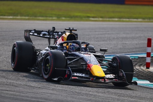 A Sepang pole per Verstappen, 2° Hamilton, 3° Antonelli e 4° Leclerc A Sepang pole per Verstappen, 2° Hamilton, 3° Antonelli e 4° Leclerc