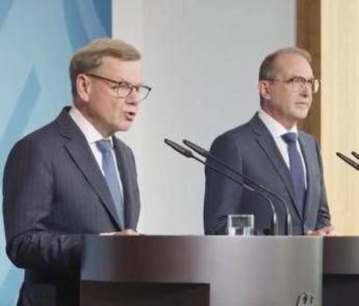 Droni esplosivi a Lipsia, Ischinger: “Se è un atto di guerra, chiamiamolo atto di guerra” Droni esplosivi a Lipsia, Ischinger: “Se è un atto di guerra, chiamiamolo atto di guerra”