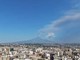 Etna, cenere sull'aeroporto di Catania e nuove limitazioni: 12 arrivi ogni ora fino alle 18 Etna, cenere sull'aeroporto di Catania e nuove limitazioni: 12 arrivi ogni ora fino alle 18