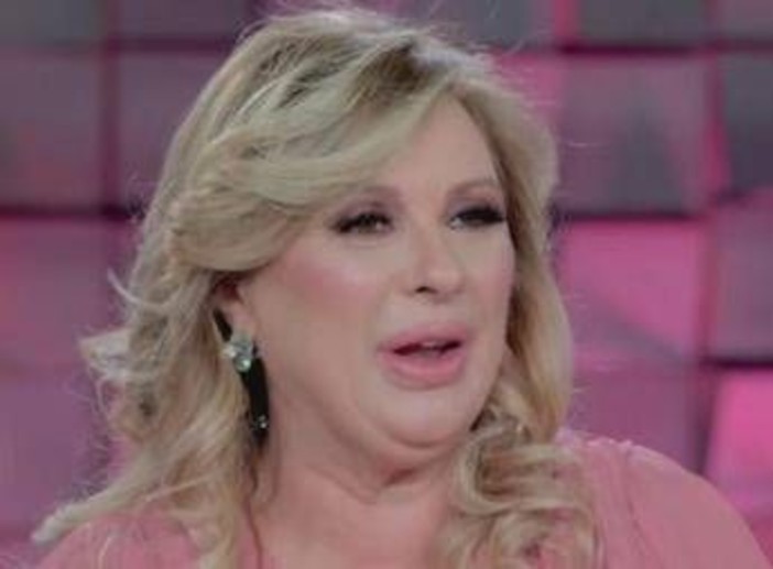 Verissimo, Tina Cipollari in lacrime. Figlio avverte: "Ci pensi due volte a nuovo fidanzato"