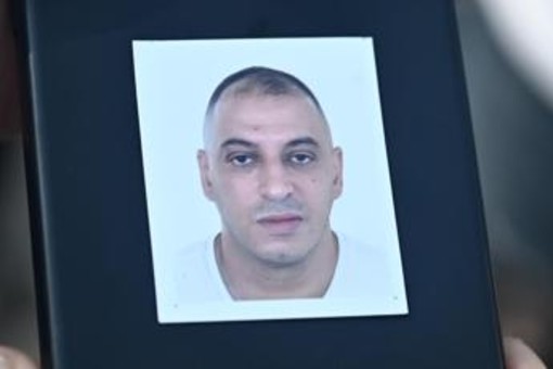 Caso Fakir, al Tg1 immagini body cam poliziotti. Legale agenti: "Contatto con altre persone" Caso Fakir, al Tg1 immagini body cam poliziotti. Legale agenti: "Contatto con altre persone"