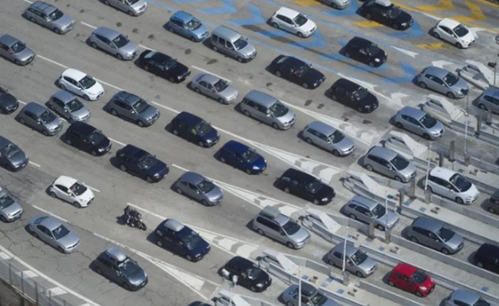 Da Commissione Ue pacchetto automotive, rivisto stop motori termici da 2035