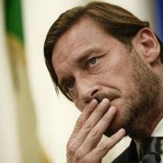 Abbandono di minore, archiviazione per Francesco Totti e Noemi Bocchi Abbandono di minore, archiviazione per Francesco Totti e Noemi Bocchi