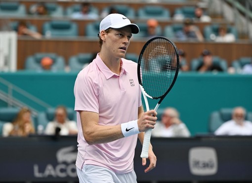 Più forte della pioggia e di Lehecka, Sinner vince a Miami: è Sunshine Double Più forte della pioggia e di Lehecka, Sinner vince a Miami: è Sunshine Double