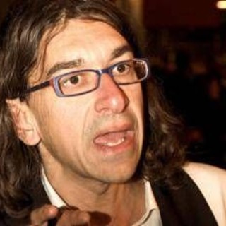 Sanremo, il 'disturbatore' Paolini irrompe al Tg1: "Conti bisex". E lui risponde...