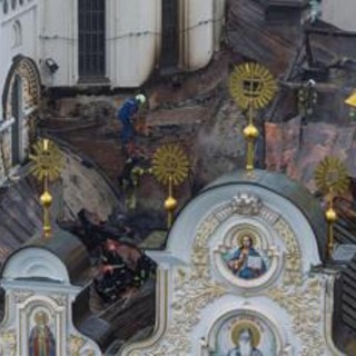 Ondata di raid russi sull'Ucraina, 9 morti e gravi danni a monastero patrimonio Unesco Ondata di raid russi sull'Ucraina, 9 morti e gravi danni a monastero patrimonio Unesco