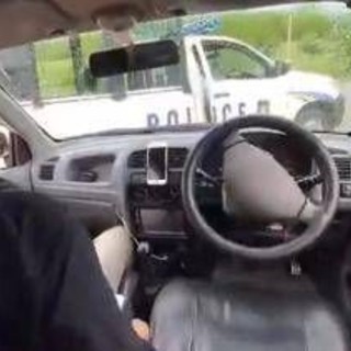 Auto a guida autonoma impazzisce e centra la polizia: "È stato un guasto tecnico" Auto a guida autonoma impazzisce e centra la polizia: "È stato un guasto tecnico"