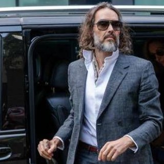 "Spietato e calcolatore con un insaziabile appetito sessuale": le durissime accuse in tribunale a Russell Brand "Spietato e calcolatore con un insaziabile appetito sessuale": le durissime accuse in tribunale a Russell Brand