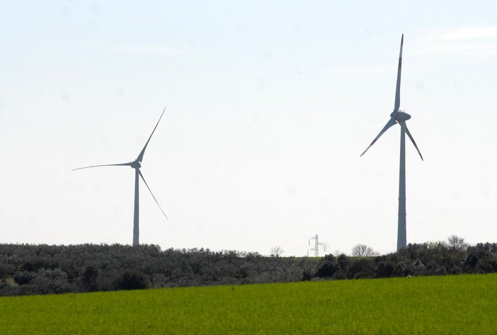 Ue, via libera ad aiuti di Stato in Italia da 23 mld per l’energia rinnovabile Ue, via libera ad aiuti di Stato in Italia da 23 mld per l’energia rinnovabile