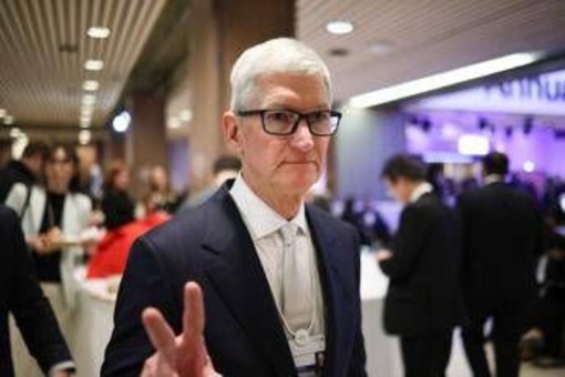 Tim Cook 'saluta' Apple dopo 15 anni, John Ternus è il nuovo amministratore delegato Tim Cook 'saluta' Apple dopo 15 anni, John Ternus è il nuovo amministratore delegato