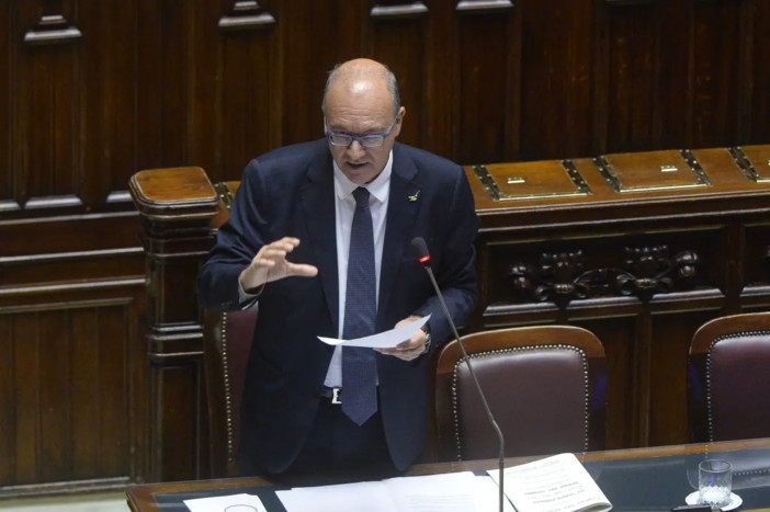 Scuola, Valditara “Sì a compiti su diario, stop a più verifiche lo stesso giorno” Scuola, Valditara “Sì a compiti su diario, stop a più verifiche lo stesso giorno”