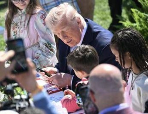 Trump e le discussioni con i bambini: "Ho 51 anni, Melania è un'attrice" Trump e le discussioni con i bambini: "Ho 51 anni, Melania è un'attrice"