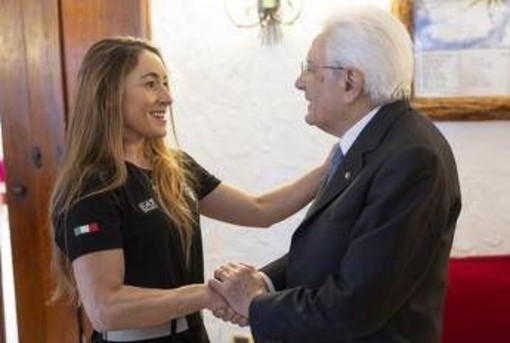 Mattarella a Cortina, l'incontro con Sofia Goggia e la telefonata con Arianna Fontana Mattarella a Cortina, l'incontro con Sofia Goggia e la telefonata con Arianna Fontana