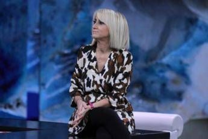 Luciana Littizzetto e la letterina a Che tempo che fa: "Chi rompe le vetrine ha rabbia e non ha futuro"