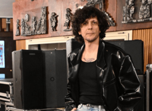 Sanremo 2026, Ermal Meta chi è: gli esordi, l'amore per le figlie, la 'quasi' squalifica con Moro Sanremo 2026, Ermal Meta chi è: gli esordi, l'amore per le figlie, la 'quasi' squalifica con Moro