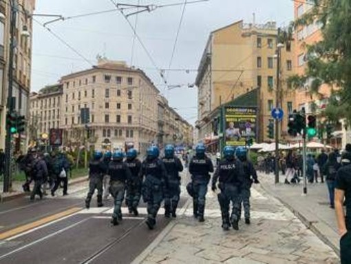 Mattarella: "Ovunque violenze inaccettabili, piena solidarietà alle forze dell'ordine" Mattarella: "Ovunque violenze inaccettabili, piena solidarietà alle forze dell'ordine"