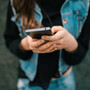 In Uk divieto totale dei social per i minori di 16 anni, l'annuncio di Starmer