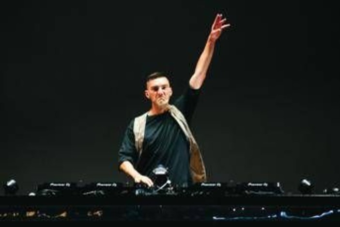 Milano Cortina, Gabry Ponte dà spettacolo nella cerimonia di chiusura sulle note di 'Blue - Da Ba Dee'