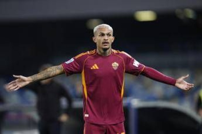 Wesley corre, Rrahmani lo stende: calcio di rigore giusto in Napoli-Roma? Wesley corre, Rrahmani lo stende: calcio di rigore giusto in Napoli-Roma?