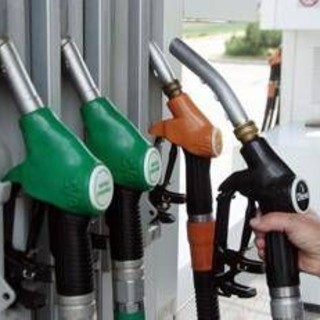 Diesel, sale ancora il prezzo: è il più alto da quasi un anno a questa parte Diesel, sale ancora il prezzo: è il più alto da quasi un anno a questa parte