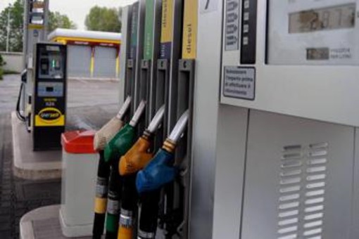 Carburanti, sconto sulle accise prorogato fino al 5 settembre Carburanti, sconto sulle accise prorogato fino al 5 settembre