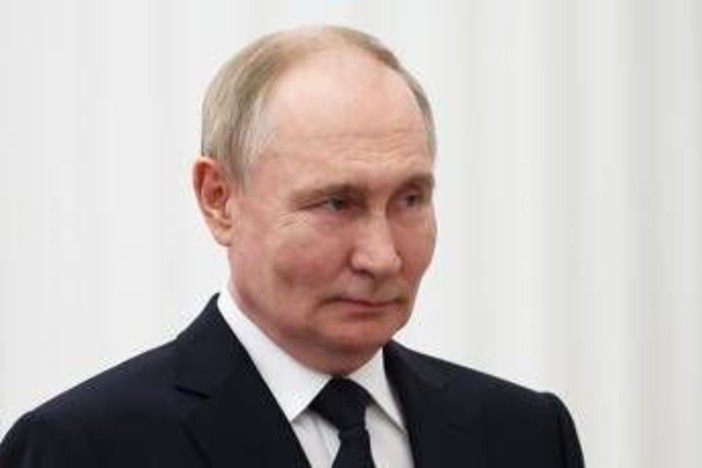 Mosca, droni ucraini contro aeroporti impediscono l'atterraggio di Putin Mosca, droni ucraini contro aeroporti impediscono l'atterraggio di Putin