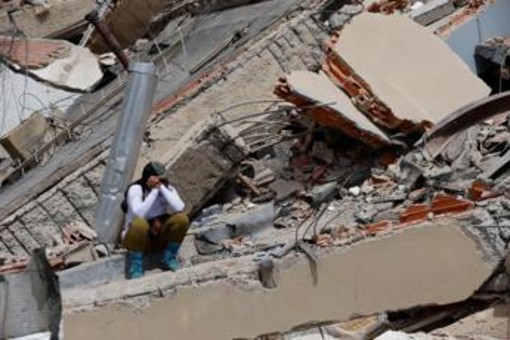 Terremoto in Venezuela, salgono a 2.295 i morti: sette giorni di lutto nazionale Terremoto in Venezuela, salgono a 2.295 i morti: sette giorni di lutto nazionale
