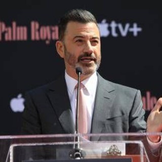 Jimmy Kimmel rinnova il contratto con Abc: "Fino al 2027 o alla fine del mondo" Jimmy Kimmel rinnova il contratto con Abc: "Fino al 2027 o alla fine del mondo"