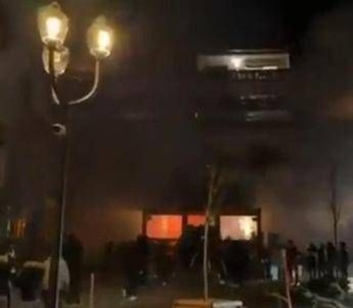 Esplosione in un bar di una stazione sciistica svizzera: "Diverse vittime"