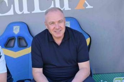 Alvini: "Vendevo suole di scarpe, ora festeggio la promozione in Serie A con il mio Frosinone" Alvini: "Vendevo suole di scarpe, ora festeggio la promozione in Serie A con il mio Frosinone"