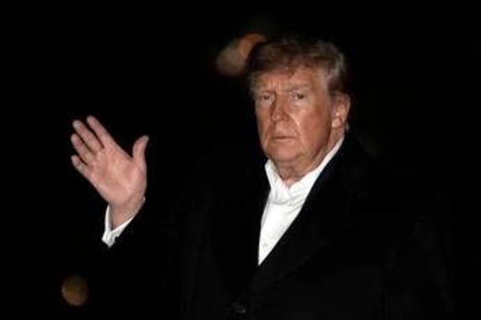 Guerra in Iran, Cnn: "Usa pronti a mega attacchi entro 96 ore da ordine Trump"