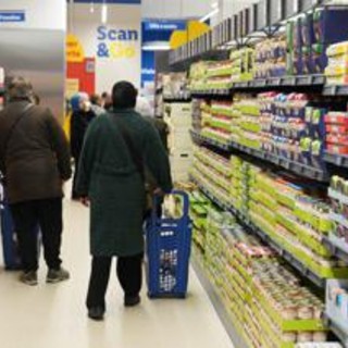 Inflazione, caldo, sanità e bollette: le preoccupazioni degli italiani secondo Spin Factor