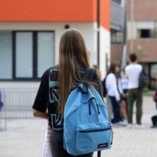 Scuola, arrivano i nuovi programmi per i licei: via la Geostoria, entra l'IA