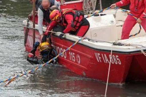 Minivan finisce in un canale, tre morti a Chioggia