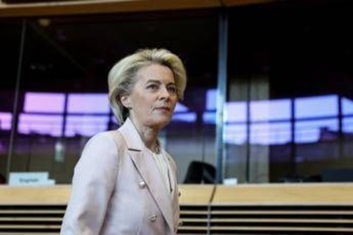 Ue, von der Leyen 'mette in riga' commissari: "Troppe fughe di notizie"