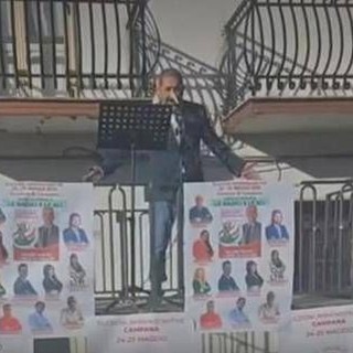 Amministrative, candidato sindaco del cosentino sale sul palco vestito da Pinocchio Amministrative, candidato sindaco del cosentino sale sul palco vestito da Pinocchio