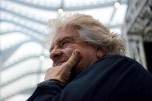Beppe Grillo torna in campo? Dominio web 'Movimento zero stelle' già comprato da un professionista: "Ho fatto un investimento" Beppe Grillo torna in campo? Dominio web 'Movimento zero stelle' già comprato da un professionista: "Ho fatto un investimento"