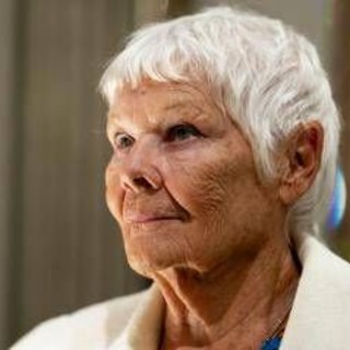 Judi Dench quasi cieca: "Non riconosco più nessuno"