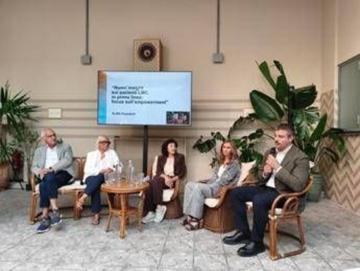 Leucemia mieloide cronica, l'indagine: "solo 1 paziente su 3 è a proprio agio nel porre domande all’ematologo" Leucemia mieloide cronica, l'indagine: "solo 1 paziente su 3 è a proprio agio nel porre domande all’ematologo"