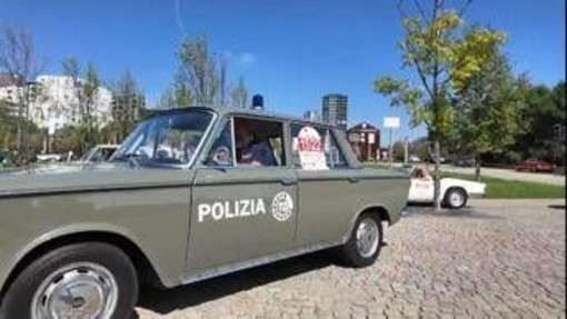 Da Legnano a Milano, la sfilata di auto d'epoca con il numero 1522 per le donne vittime di violenza e stalking