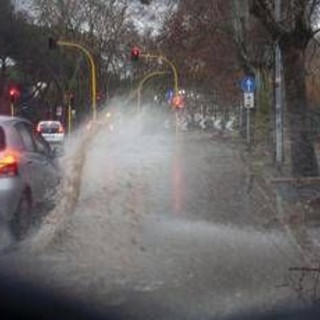 Maltempo, un morto nel Senese. Una donna annega in auto a Udine