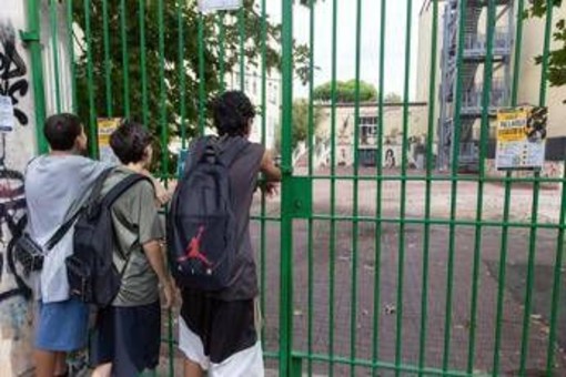 Aggressioni a scuola, non solo la prof accoltellata a Roma: docenti nel mirino, molti casi analoghi in questi anni Aggressioni a scuola, non solo la prof accoltellata a Roma: docenti nel mirino, molti casi analoghi in questi anni