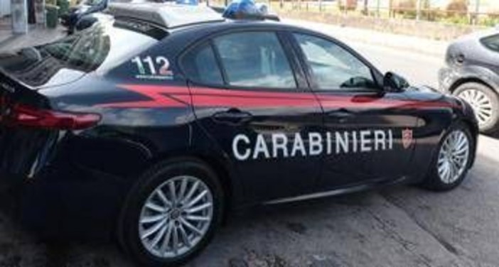 Cuneo, sente rumori nel cortile di casa: spara contro ladri e ne uccide uno Cuneo, sente rumori nel cortile di casa: spara contro ladri e ne uccide uno